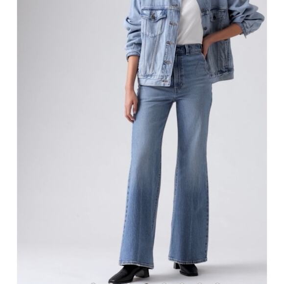 Levi's Flare Leg Jeans Wide Leg Size 30 Ribcage Bell Style Light Wash Y2K 90s - Picture 3 of 14